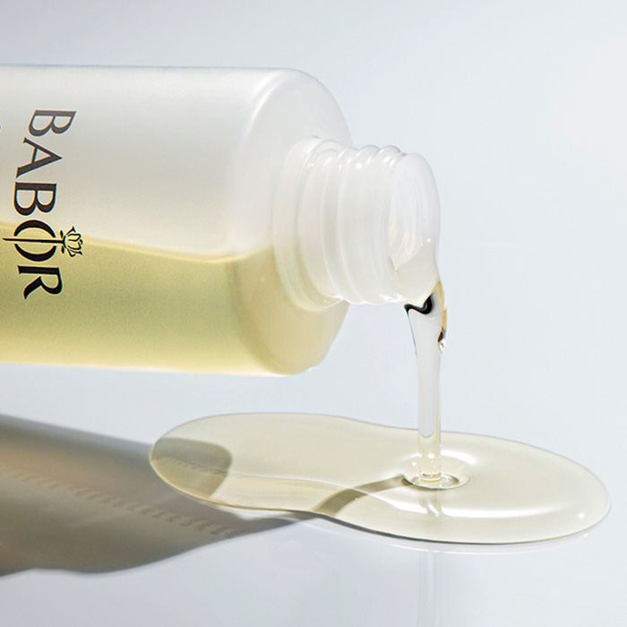 BABOR reinigingsolie HY-ÖL loopt uit de fles