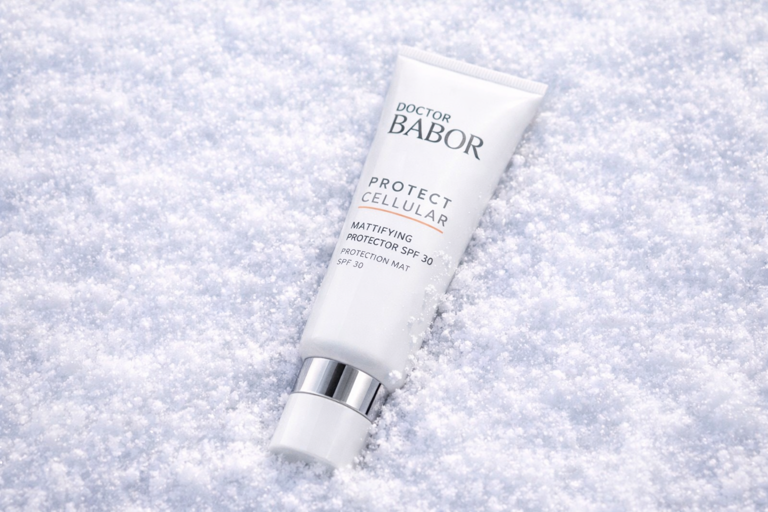 Pravidlo: pokud je pleť ve stresových podmínkách, nechtějte po ní liftovat nebo se zbavovat vrásek. Chraňte ji a opečovávejte, prostě ji vytvořte energeticky vyvážený „jídelníček“.