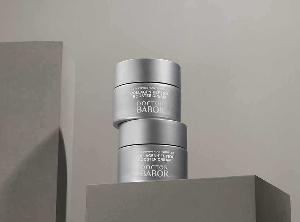 Zwei Kollagen Cremes gestapelt