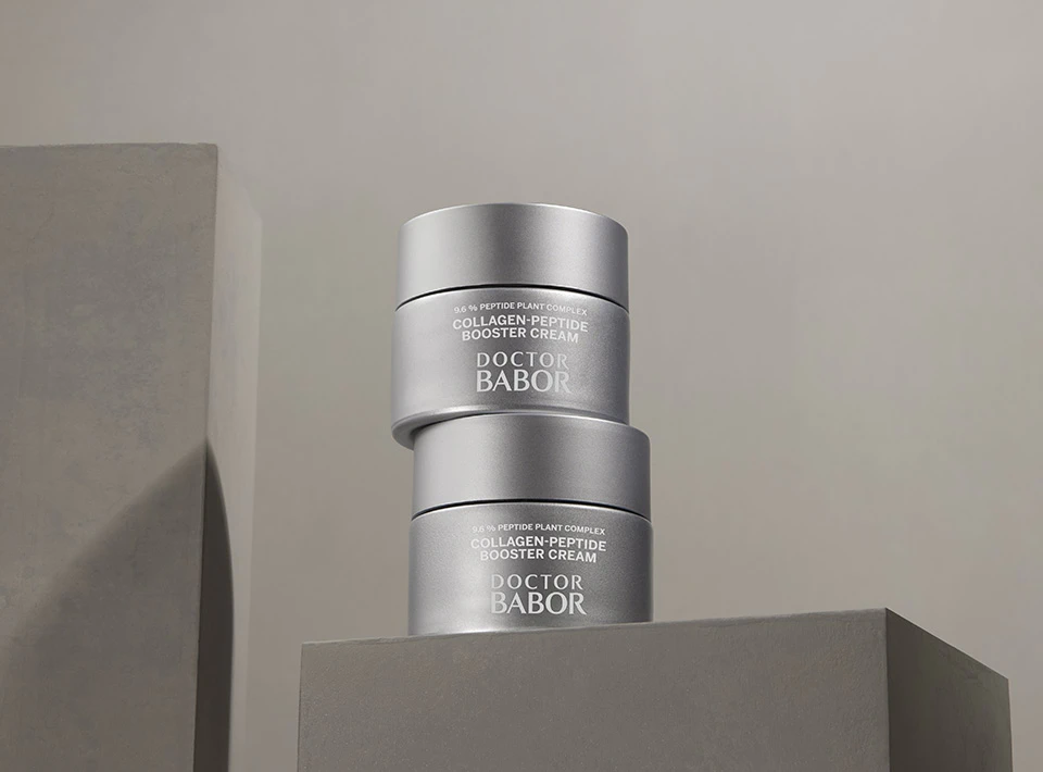 Zwei Kollagen Cremes gestapelt